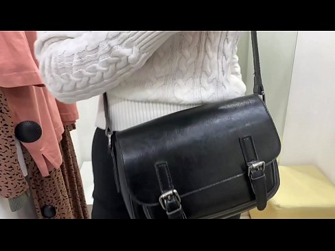 ❤️ Јавна мастурбација младе кучке ФералБерри са дилдом у соби за мерење ❌ Домаћи порно код нас sr.porn-milf300.ru ❌❤